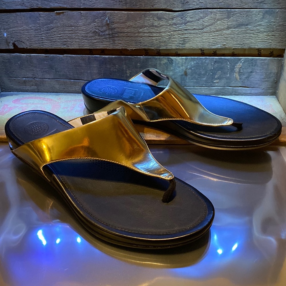 Like New US size 9 Fitflop Gold Leather Toe Post Sandals